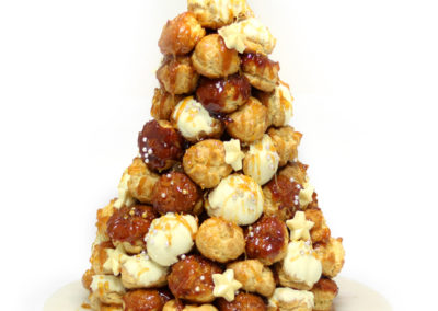 Croquembouche Chocolate Blanco Shaws