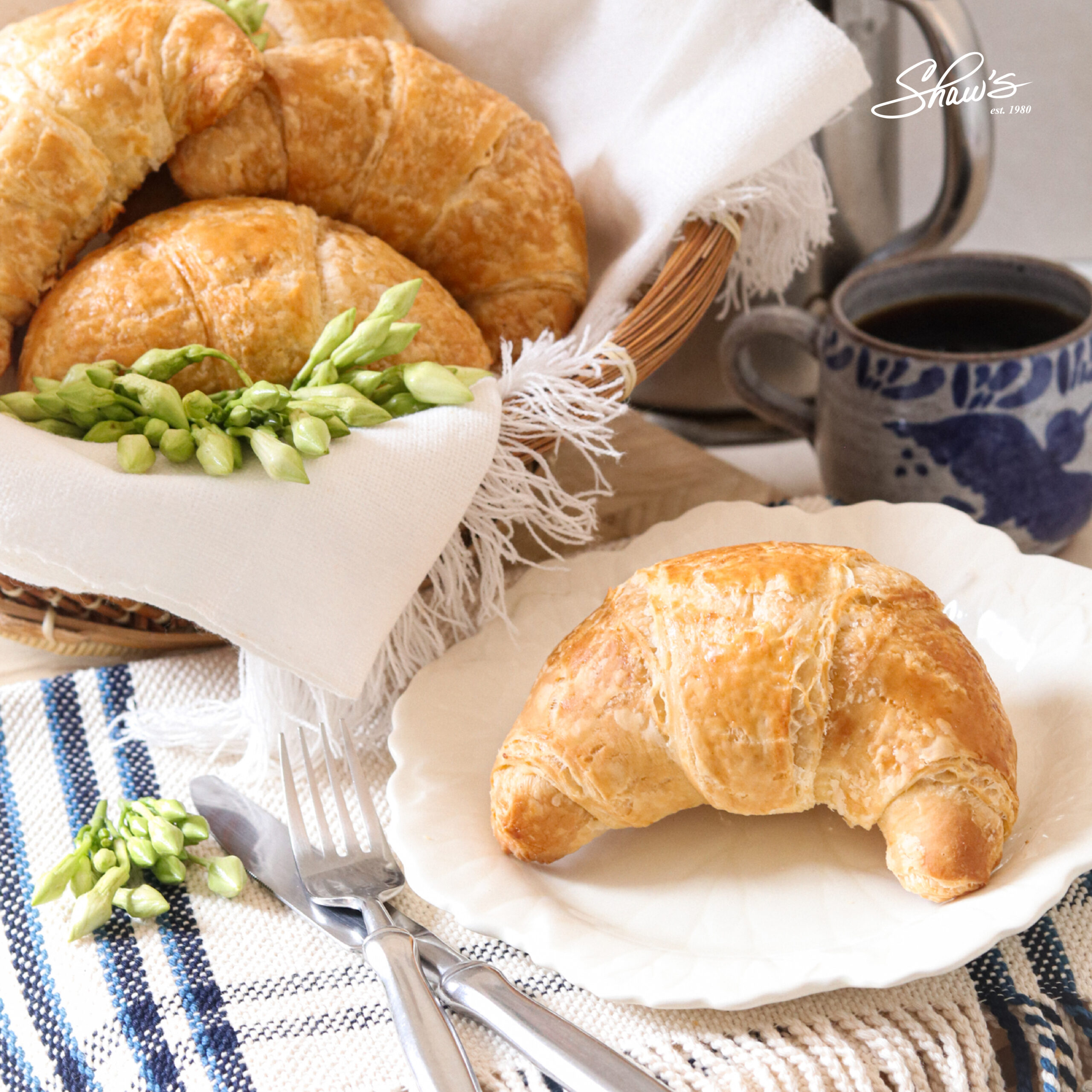 Linea Civica Shaws Croissant con Loroco y quesillo